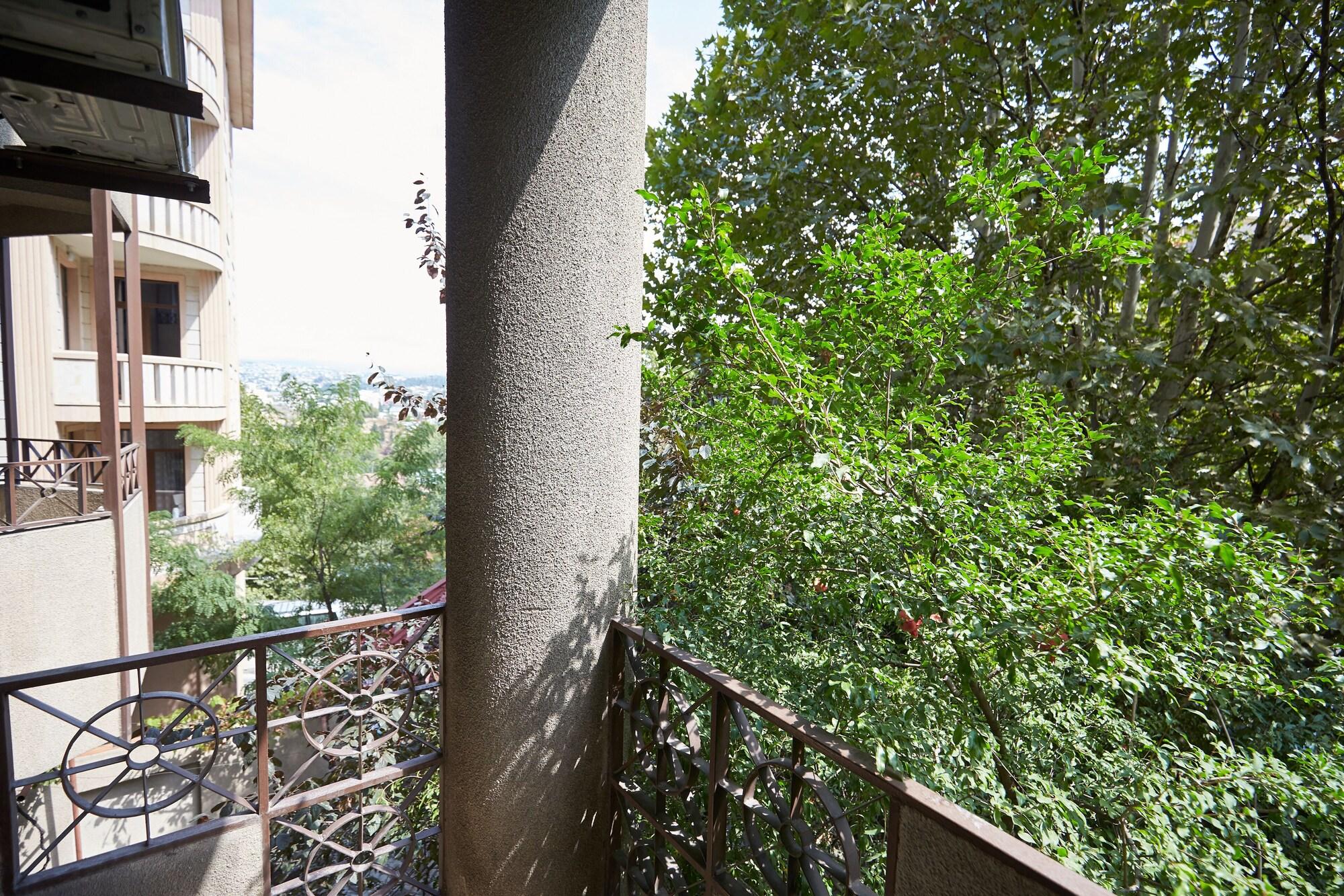 Iliani Hotel Tbilisi Exteriör bild