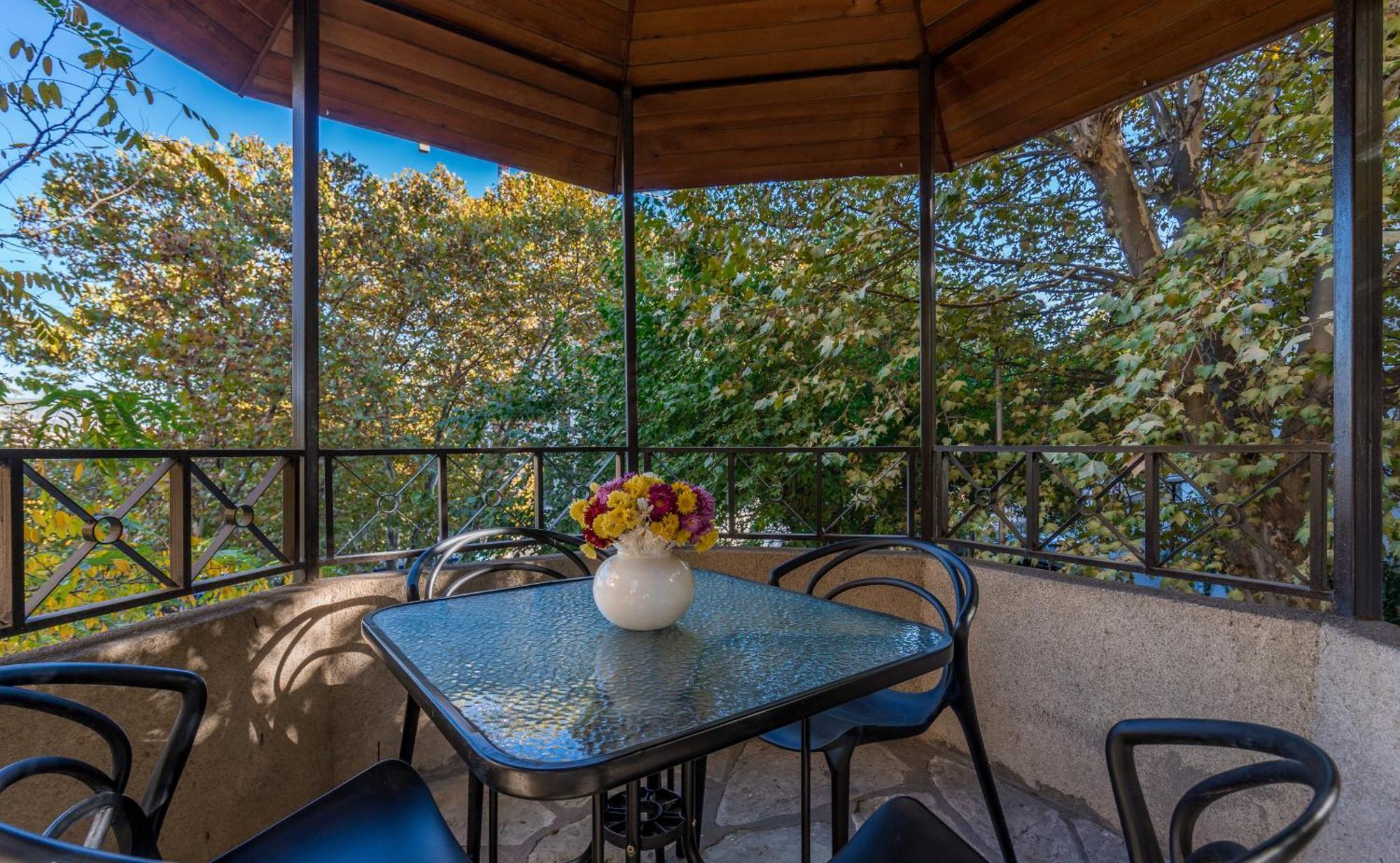 Iliani Hotel Tbilisi Exteriör bild