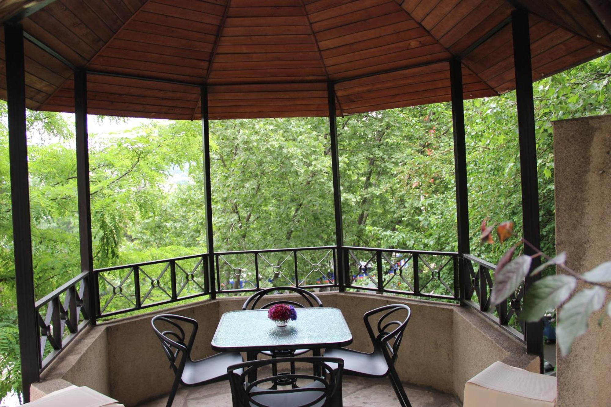 Iliani Hotel Tbilisi Exteriör bild